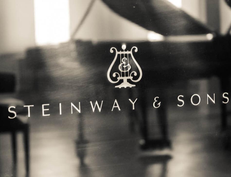 Steinway & Sons Pianos Grand Piano